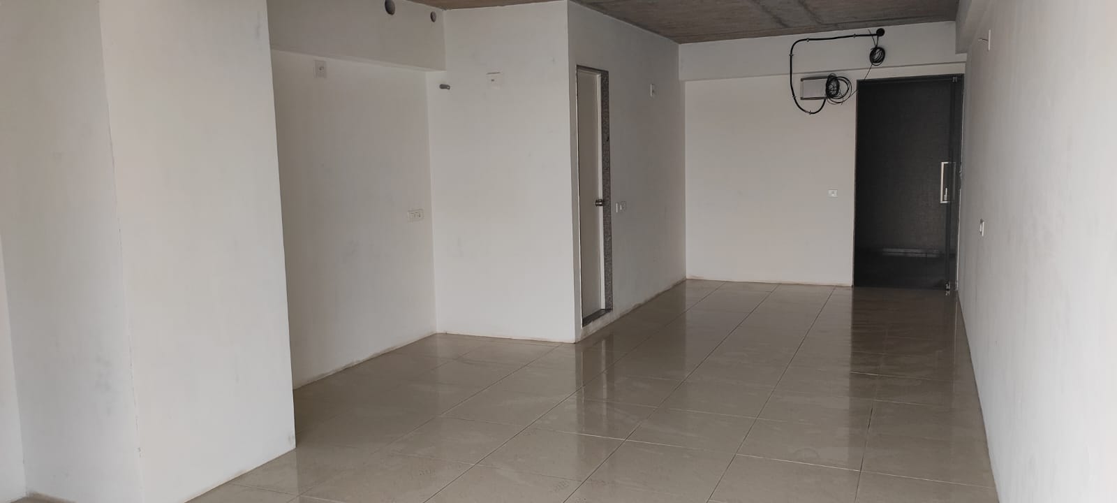 720 Sq. Ft. Commercial Office for Rent in Shela Ahmedabad - Media 3