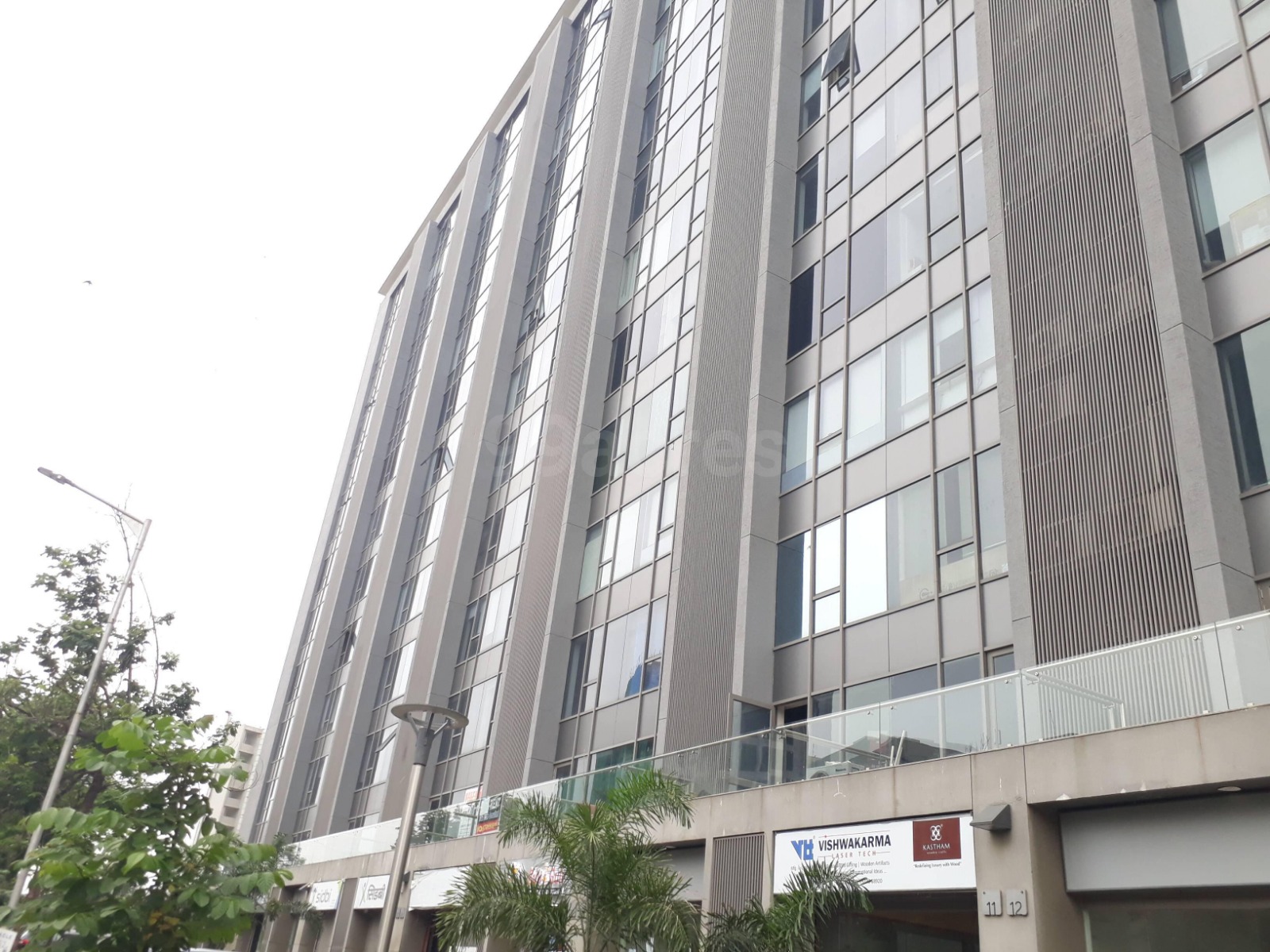 550 Sq. Ft. Commercial Office for Rent in Prahladnagar Ahmedabad - Media 3