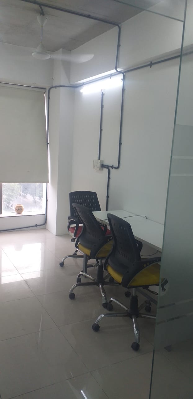 550 Sq. Ft. Commercial Office for Rent in Prahladnagar Ahmedabad - Media 9