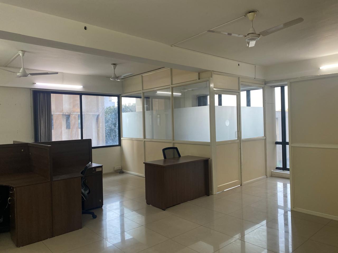 877 Sq. Ft. Commercial Office for Rent in Sg Highway Ahmedabad