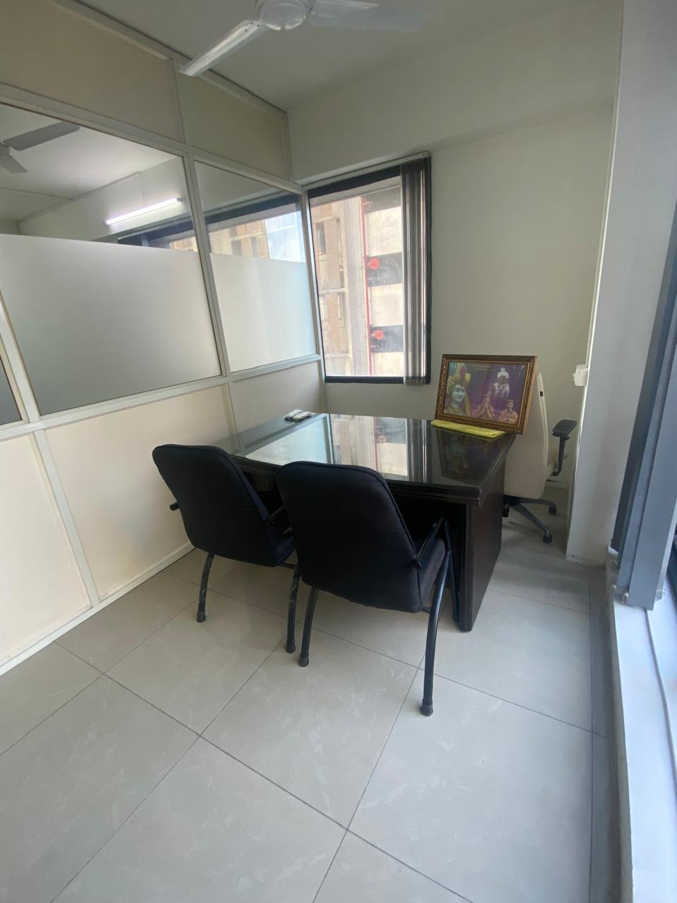 877 Sq. Ft. Commercial Office for Rent in Sg Highway Ahmedabad - Media 2