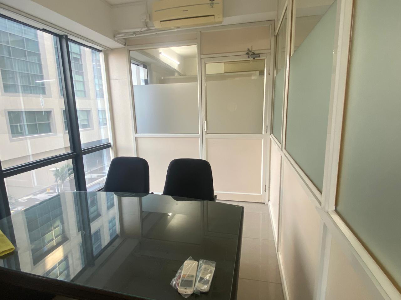 877 Sq. Ft. Commercial Office for Rent in Sg Highway Ahmedabad - Media 3