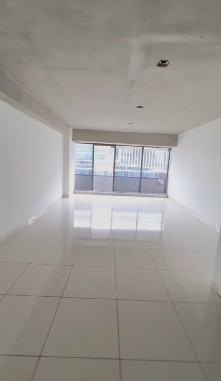 910 Sq. Ft. Commercial Office for Rent in Shyamal Cross Road Ahmedabad - Media 3
