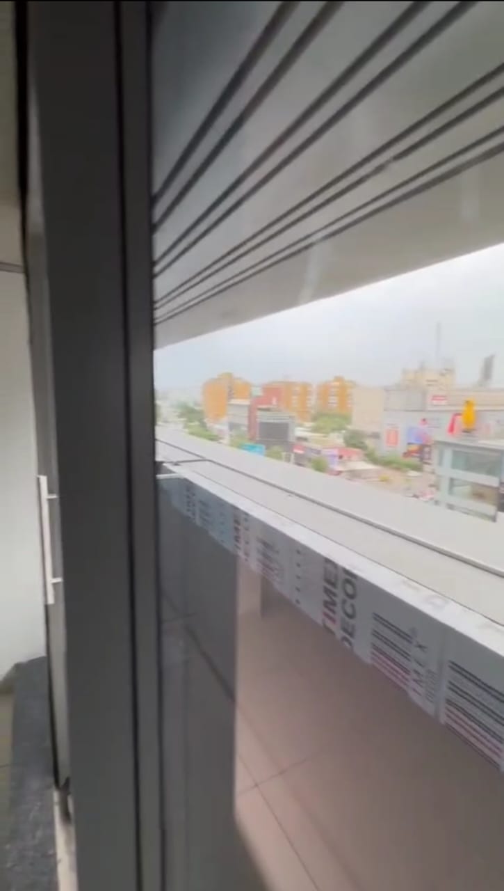 910 Sq. Ft. Commercial Office for Rent in Shyamal Cross Road Ahmedabad - Media 12
