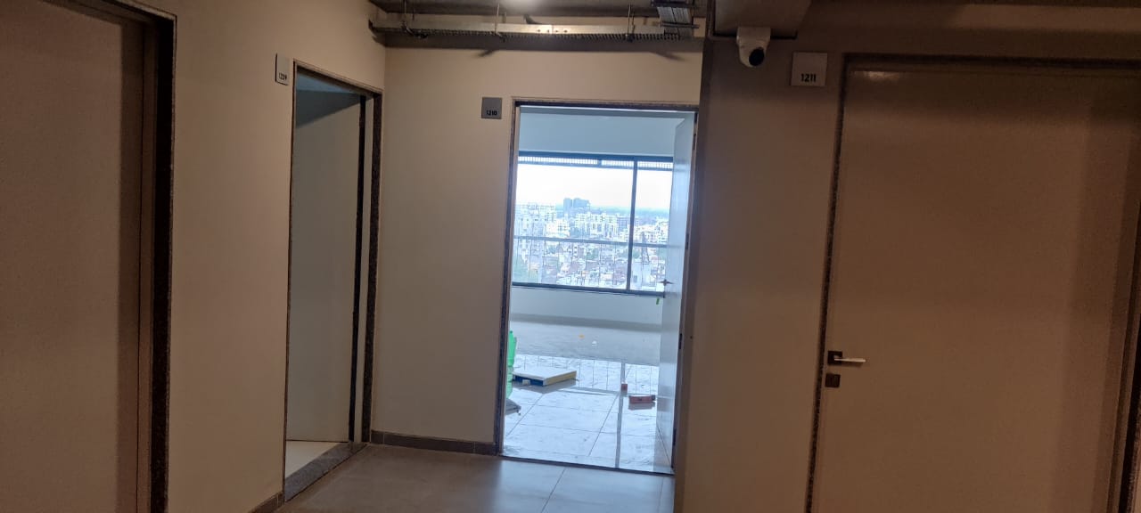 1415 Sq. Ft. Commercial Office for Rent in Shyamal Cross Road Ahmedabad
