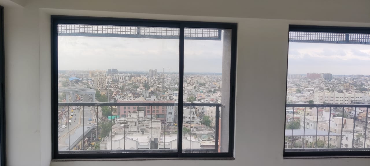 1415 Sq. Ft. Commercial Office for Rent in Shyamal Cross Road Ahmedabad - Media 3