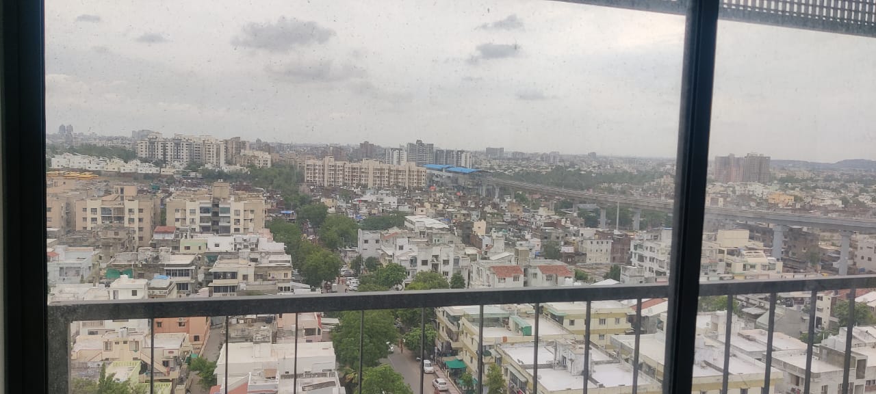 1415 Sq. Ft. Commercial Office for Rent in Shyamal Cross Road Ahmedabad - Media 4