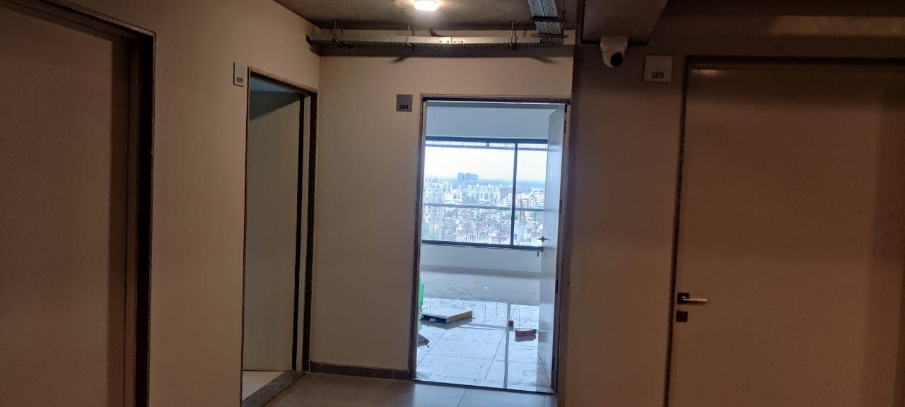 1415 Sq. Ft. Commercial Office for Rent in Shyamal Cross Road Ahmedabad - Media 6