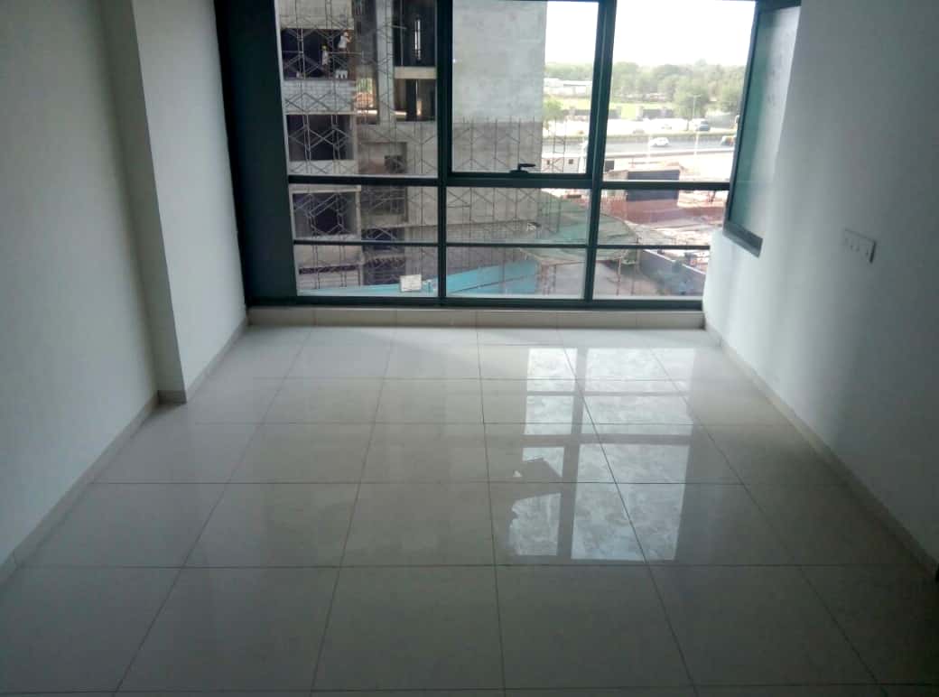 735 Sq. Ft. Commercial Office for Rent in Sg Highway Ahmedabad