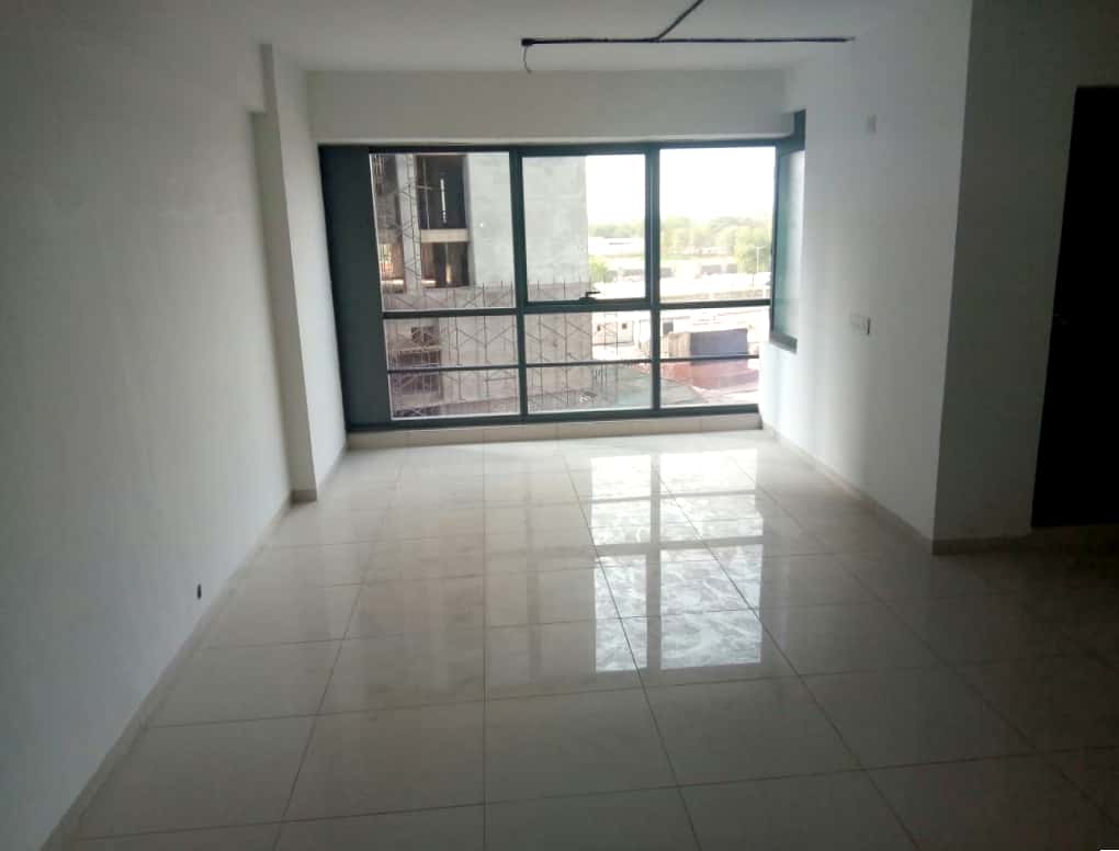 735 Sq. Ft. Commercial Office for Rent in Sg Highway Ahmedabad - Media 5