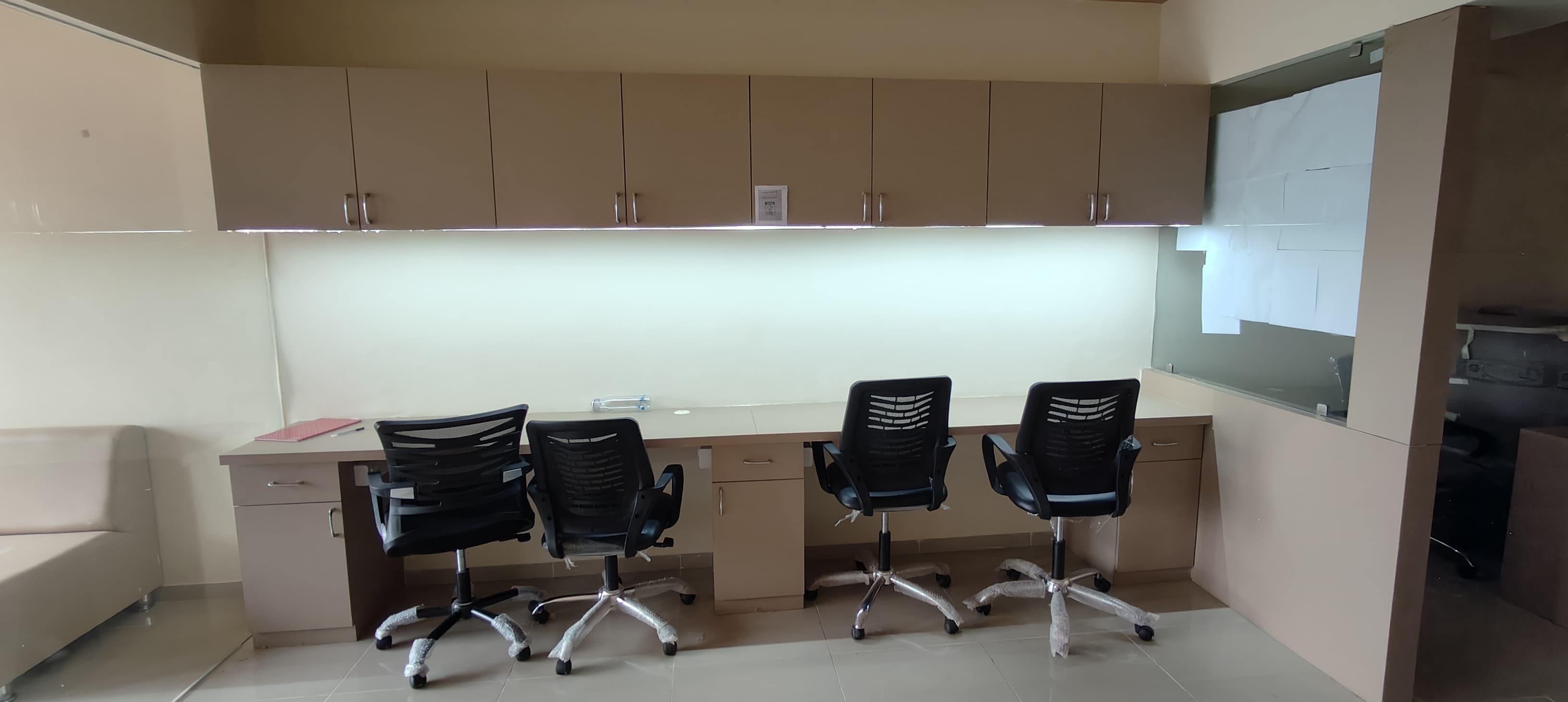 822 Sq. Ft. Commercial Office for Rent in Rajpath Club Road Ahmedabad - Media 3