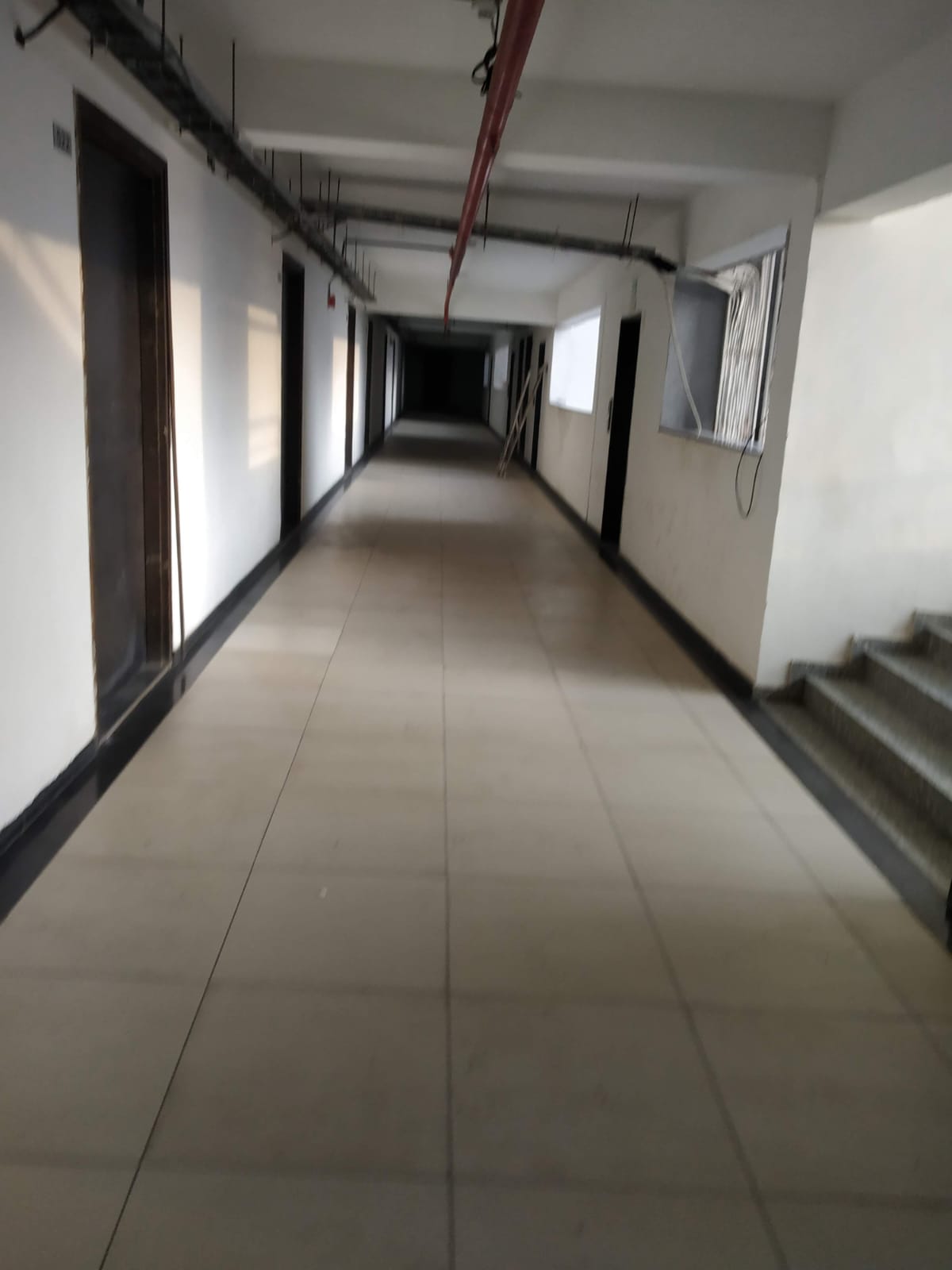 870 Sq. Ft. Commercial Office for Rent in Prahladnagar Ahmedabad - Media 4