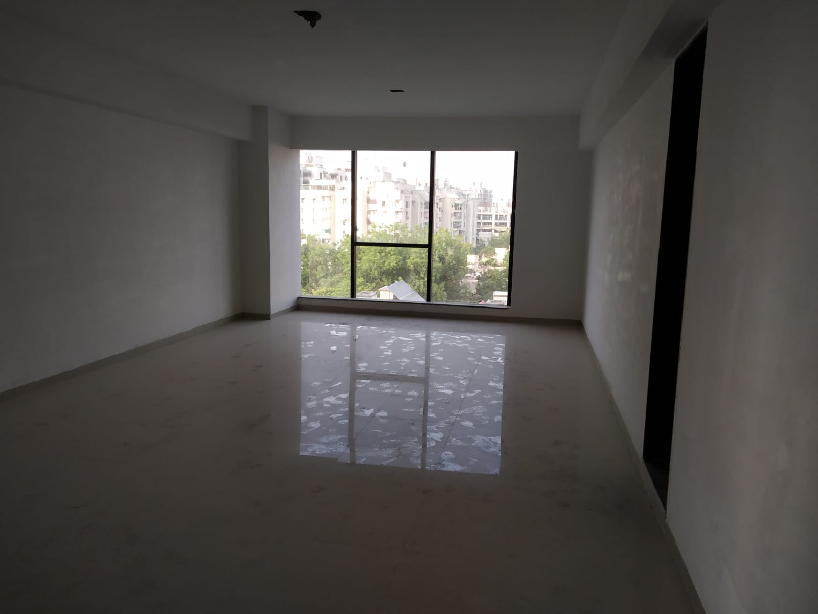 870 Sq. Ft. Commercial Office for Rent in Prahladnagar Ahmedabad - Media 7