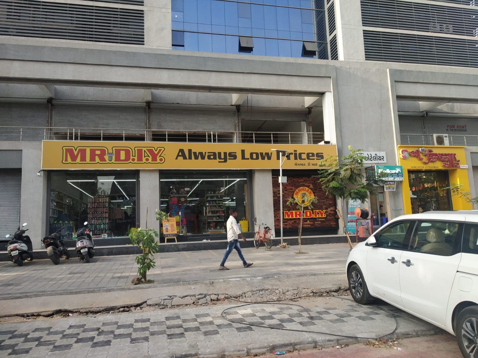 870 Sq. Ft. Commercial Office for Rent in Prahladnagar Ahmedabad - Media 8