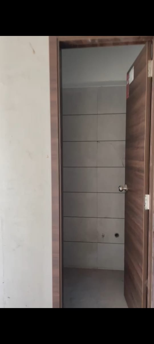 702 Sq. Ft. Commercial Office for Rent in Makarba Ahmedabad - Media 2