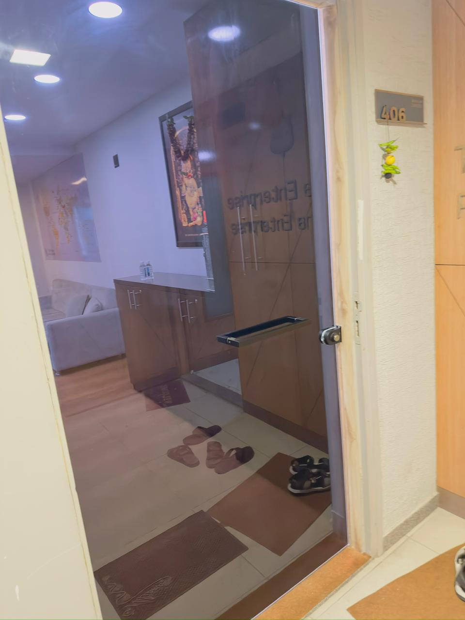 934 Sq. Ft. Commercial Office for Rent in Shyamal Cross Road Ahmedabad