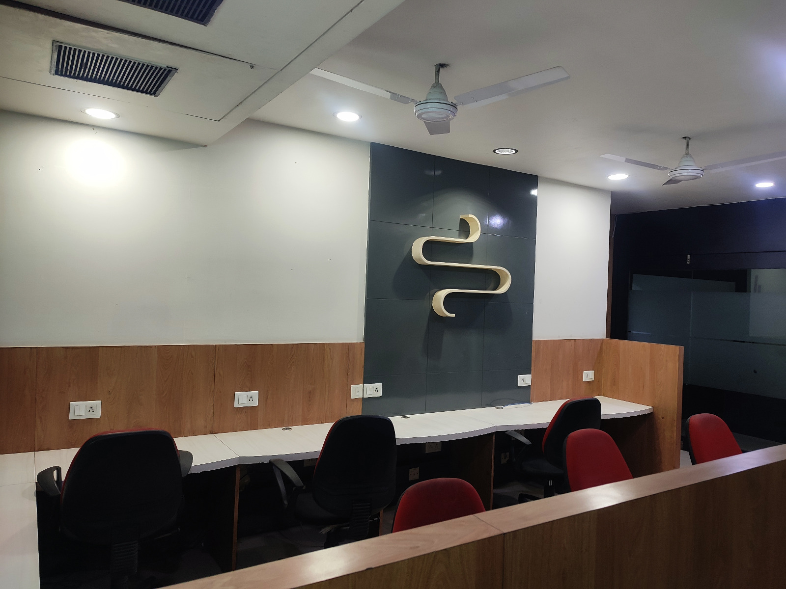 3113 Sq. Ft. Commercial Office for Rent in Prahladnagar Ahmedabad - Media 5
