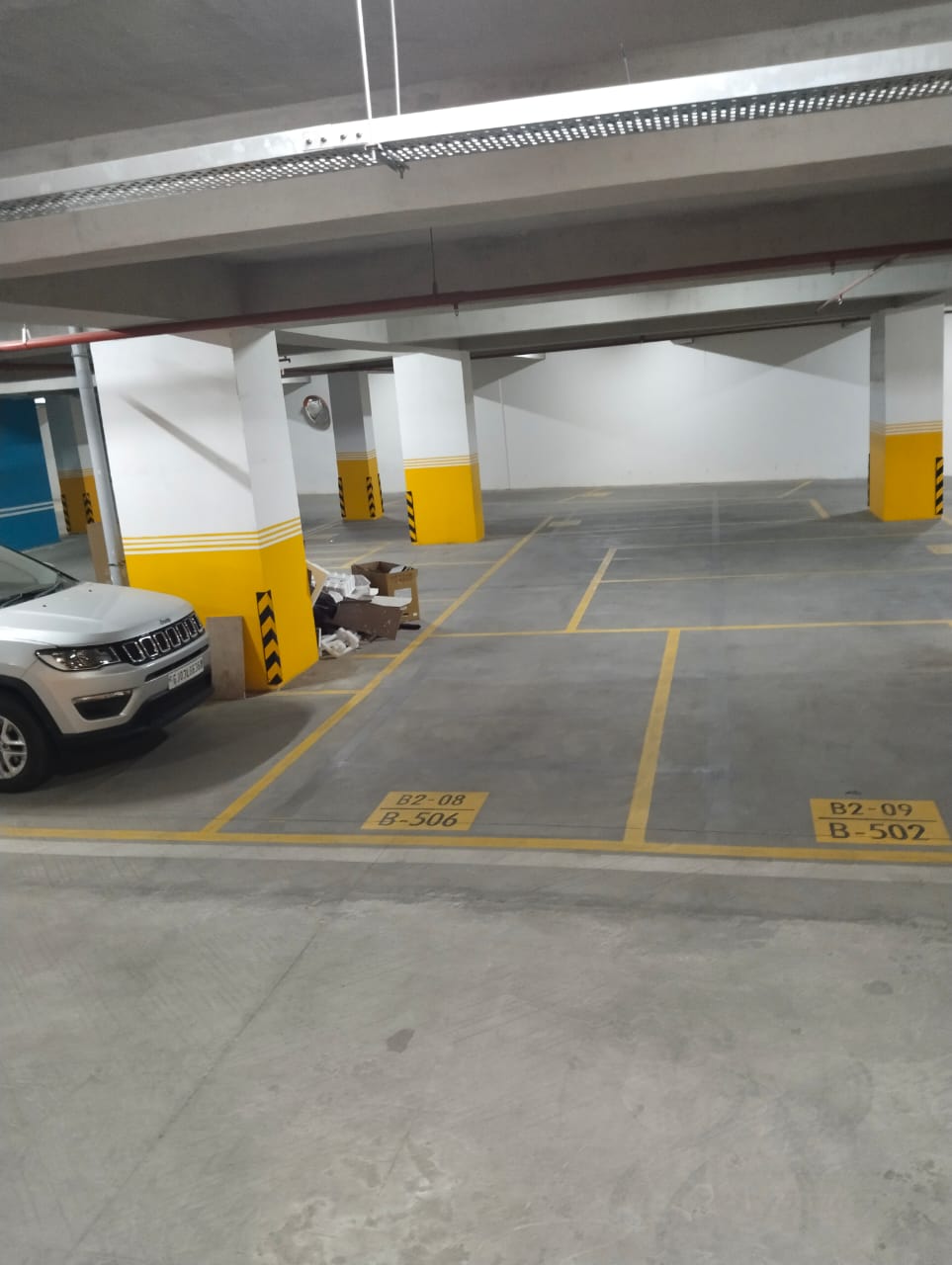 910 Sq. Ft. Commercial Office for Rent in Shyamal Cross Road Ahmedabad - Media 4