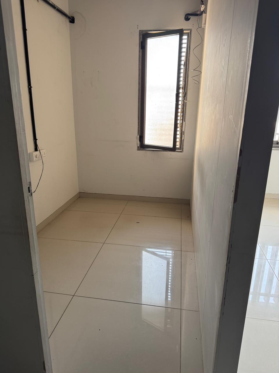 1040 Sq. Ft. Commercial Office for Rent in Sindhu Bhavan Road Ahmedabad - Media 4