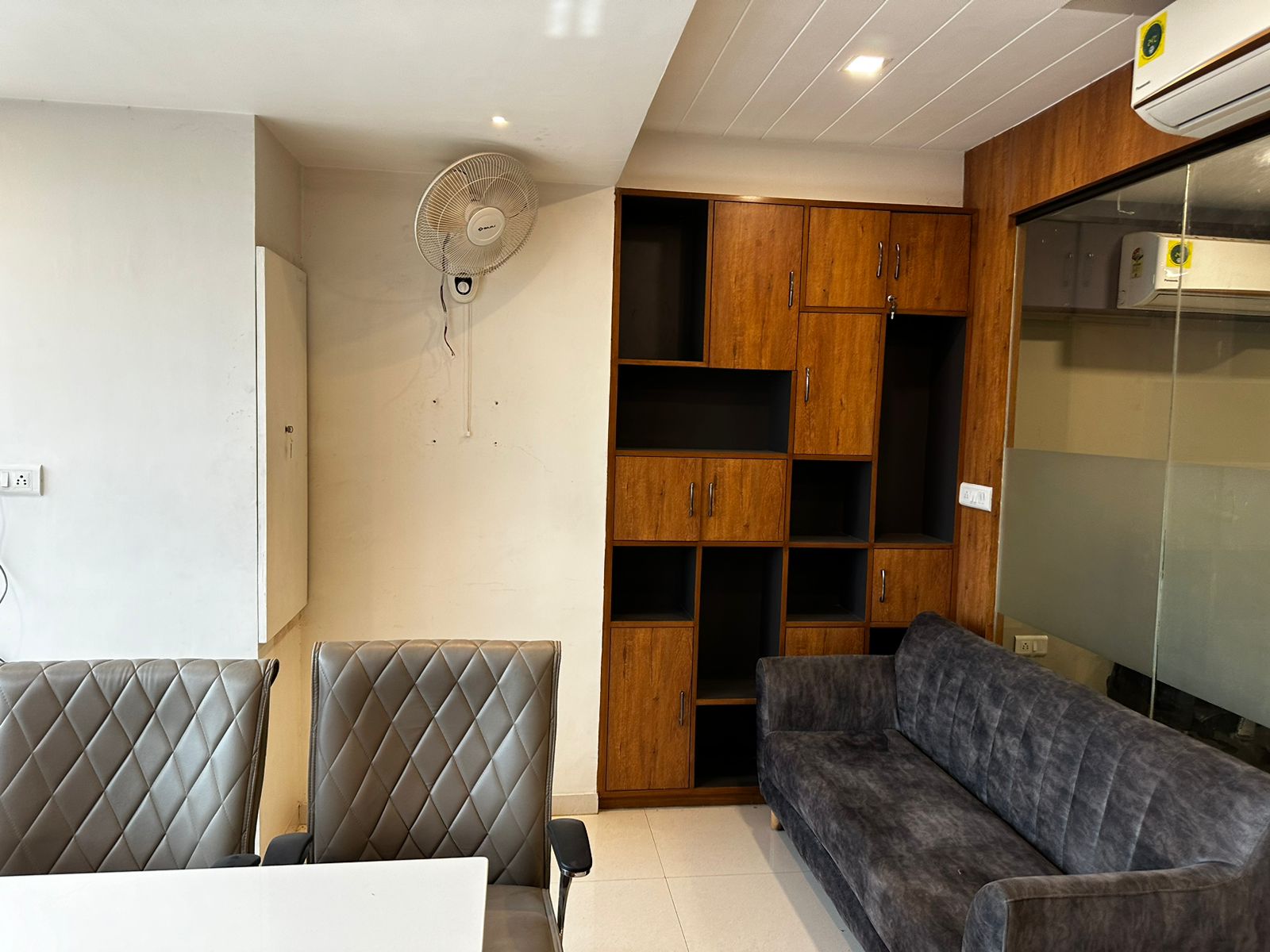 1016 Sq. Ft. Commercial Office for Rent in Thaltej Ahmedabad - Media 2
