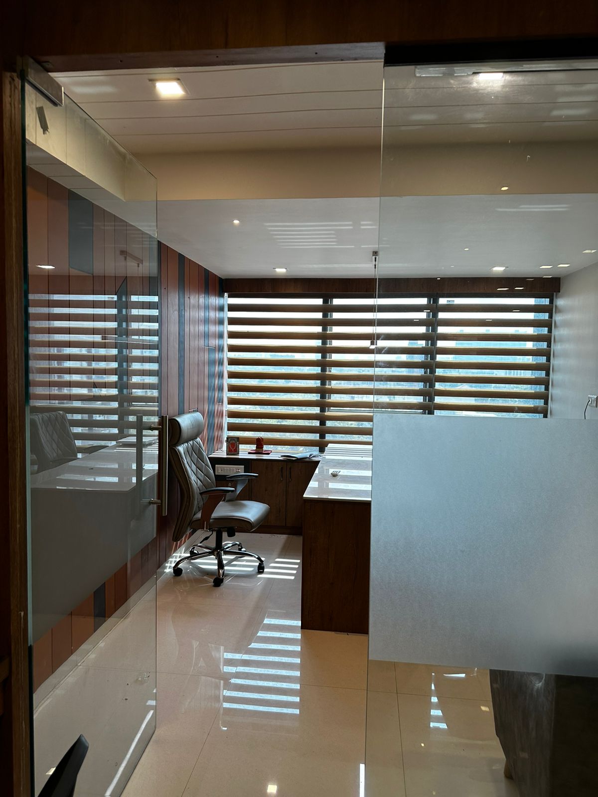 1016 Sq. Ft. Commercial Office for Rent in Thaltej Ahmedabad - Media 4