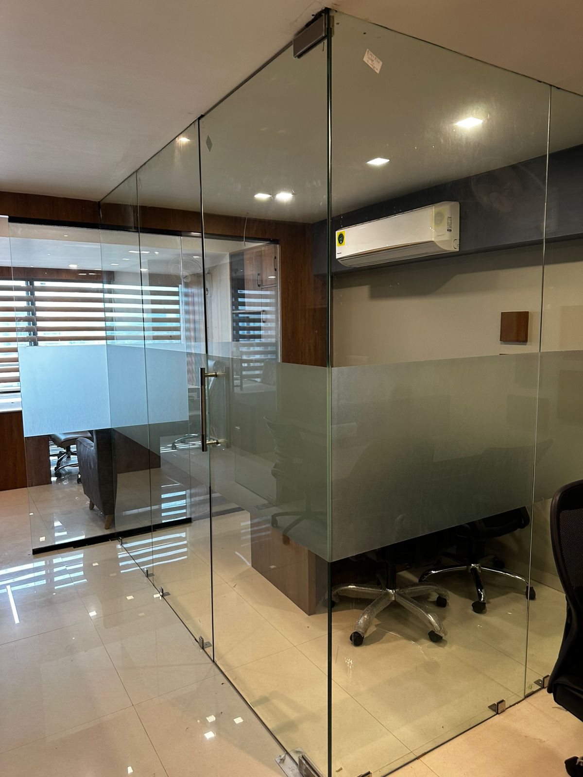 1016 Sq. Ft. Commercial Office for Rent in Thaltej Ahmedabad - Media 6