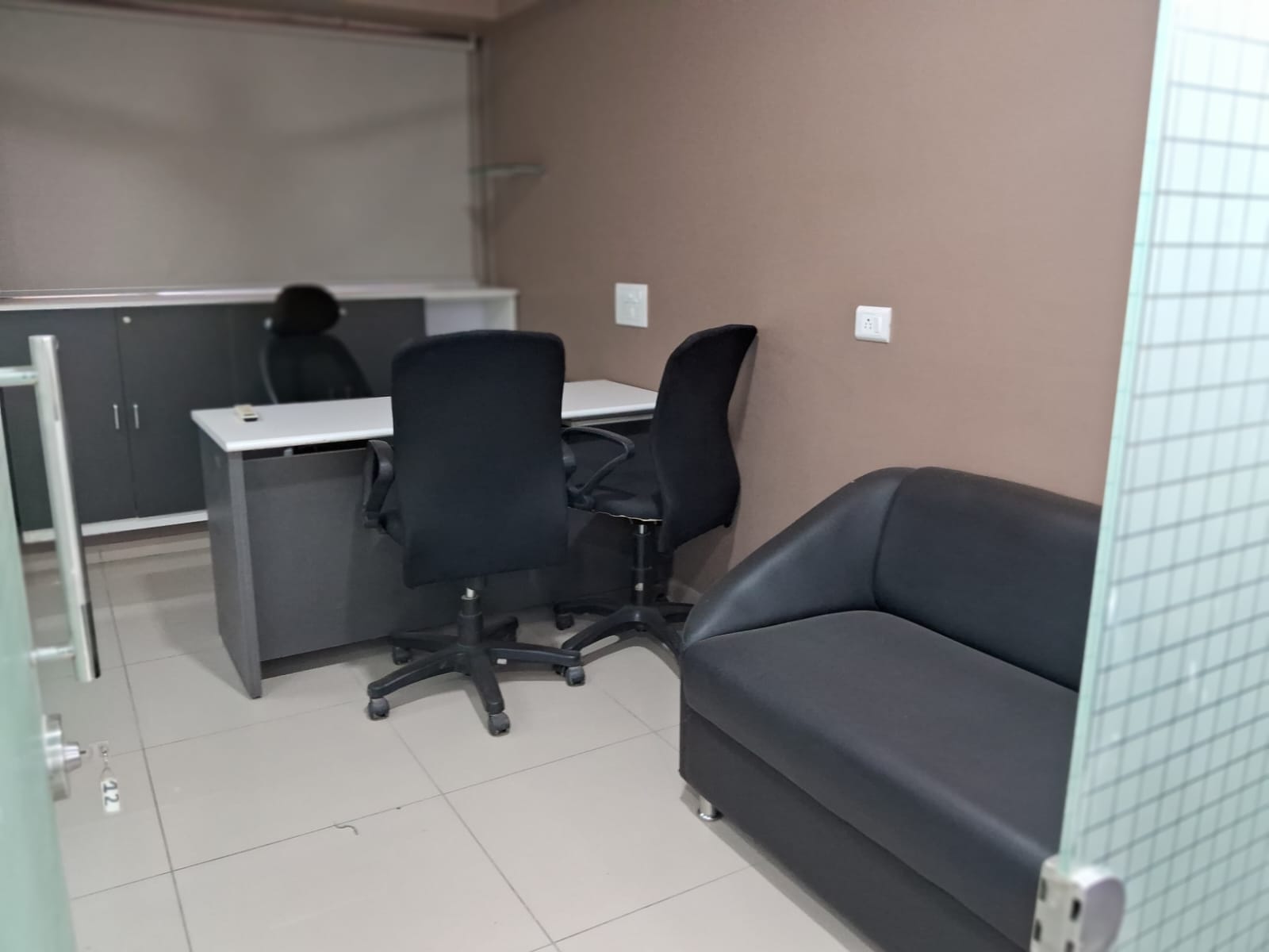 822 Sq. Ft. Commercial Office for Rent in Rajpath Club Road Ahmedabad - Media 3