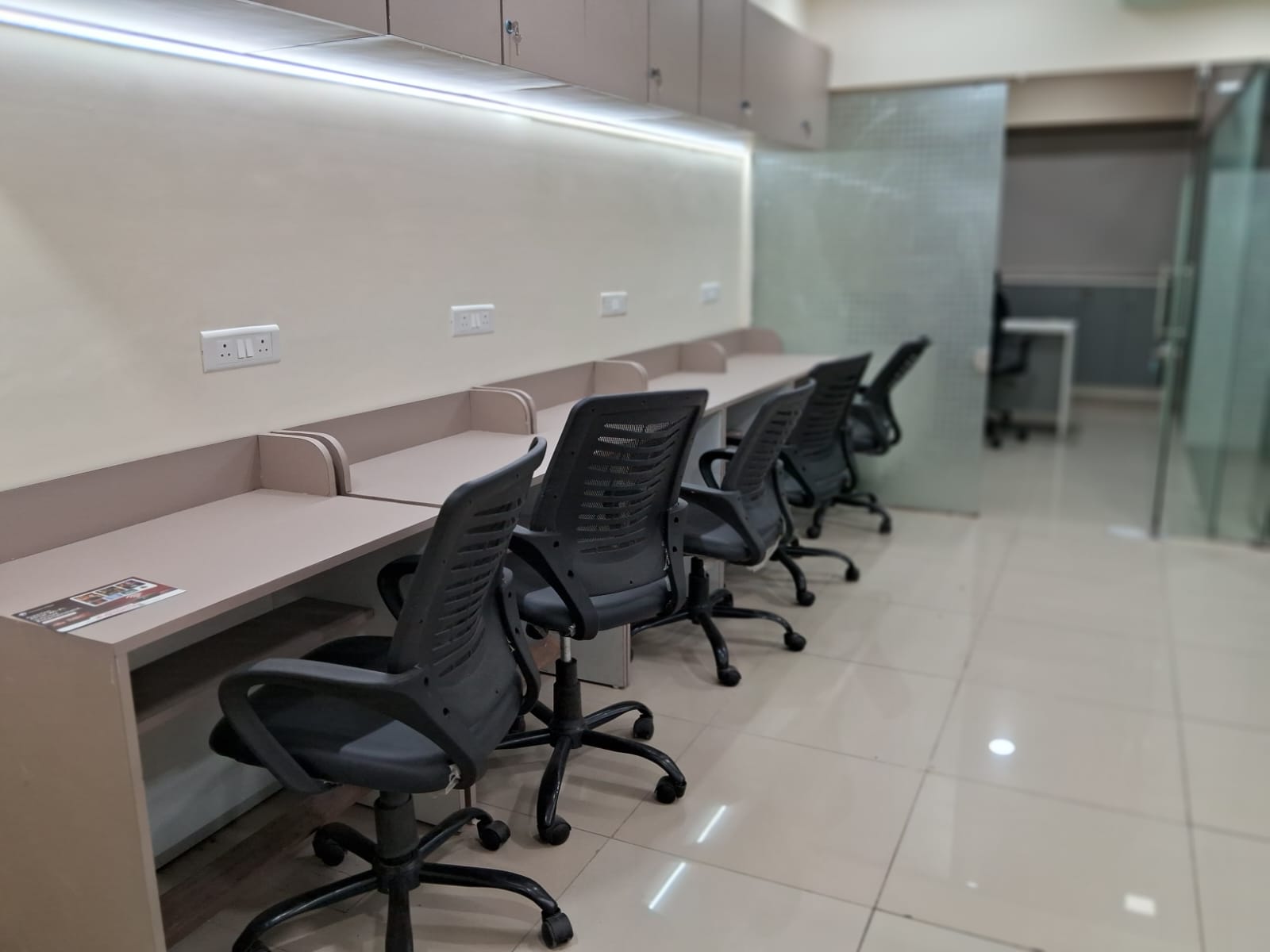 822 Sq. Ft. Commercial Office for Rent in Rajpath Club Road Ahmedabad - Media 4