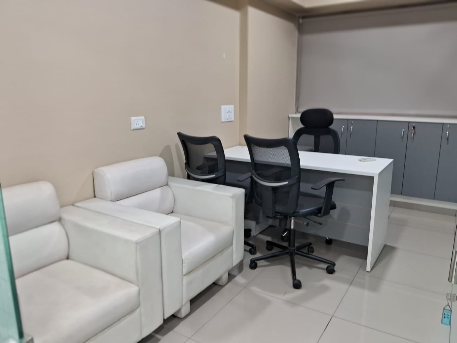 822 Sq. Ft. Commercial Office for Rent in Rajpath Club Road Ahmedabad - Media 5