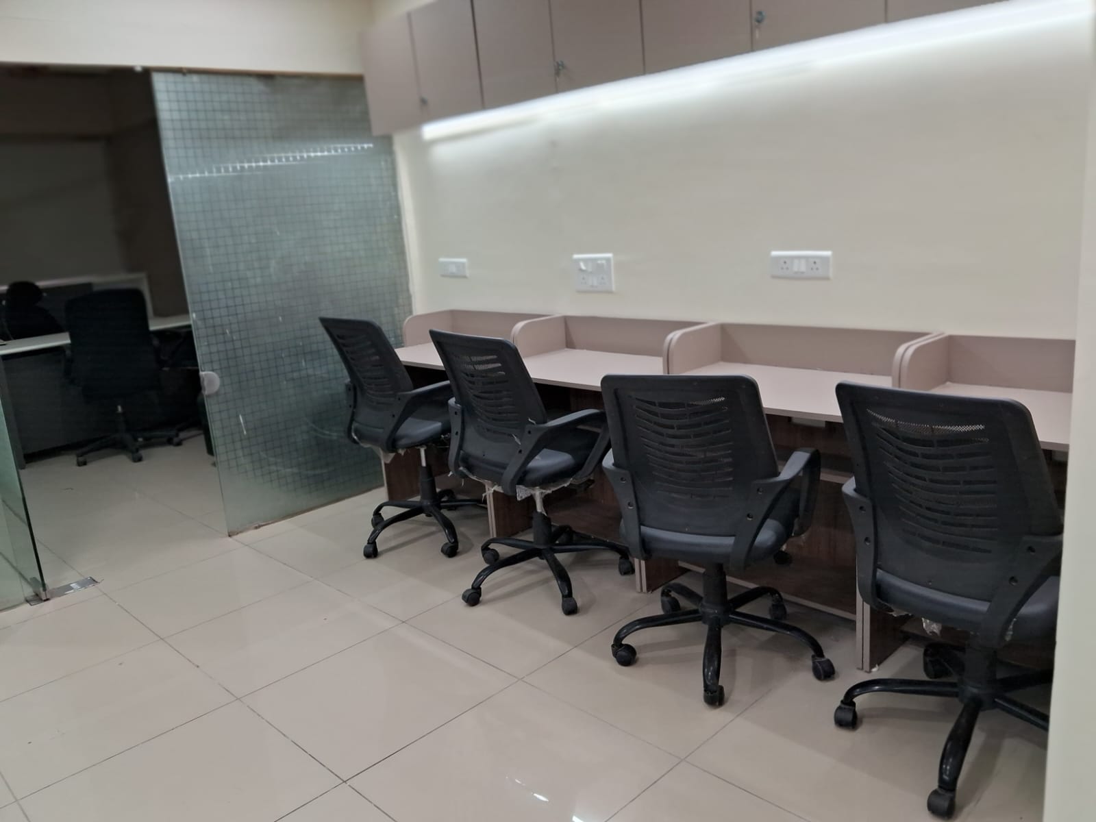 822 Sq. Ft. Commercial Office for Rent in Rajpath Club Road Ahmedabad - Media 6
