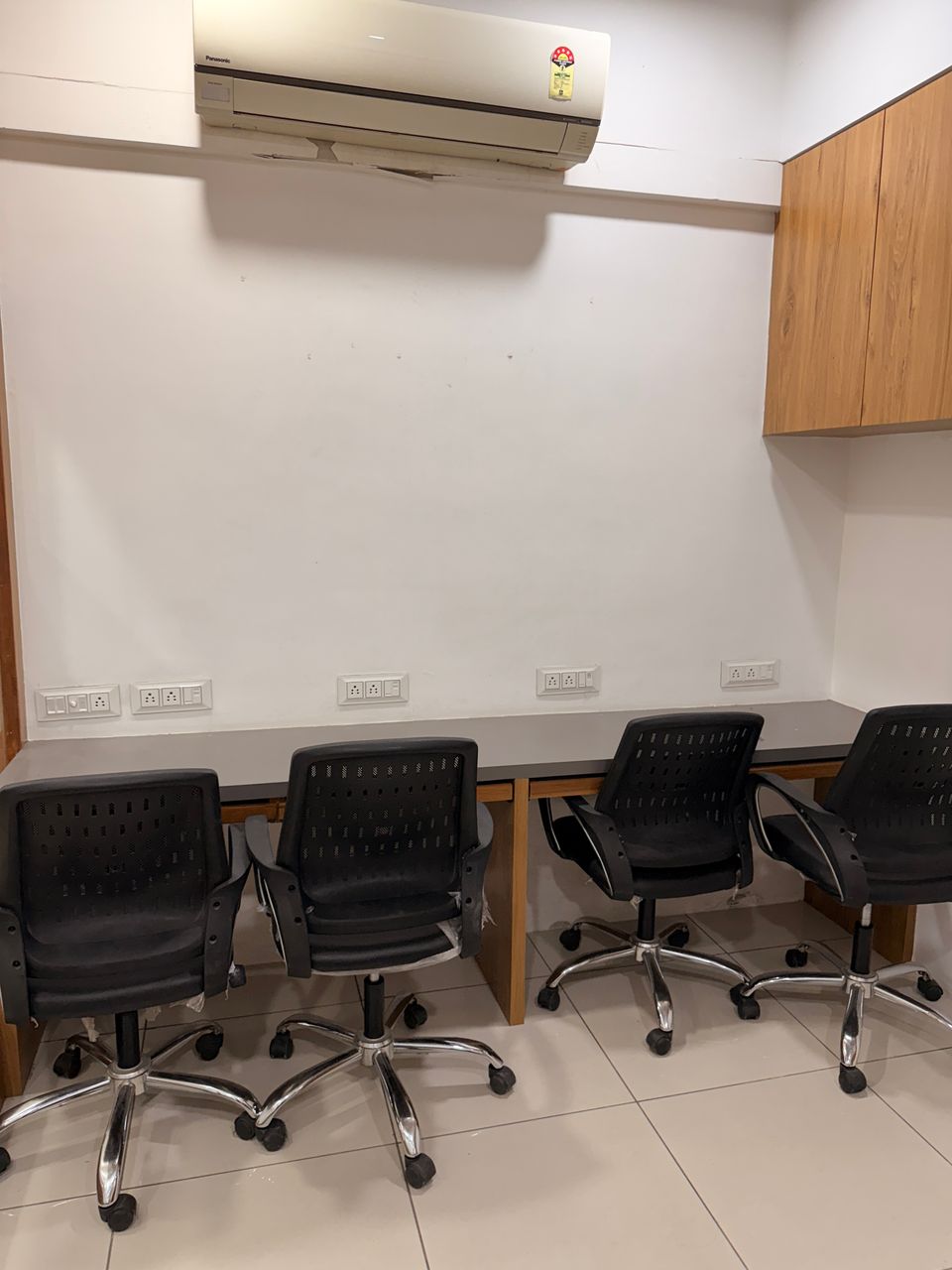 472 Sq. Ft. Commercial Office for Rent in Prahladnagar Ahmedabad - Media 8