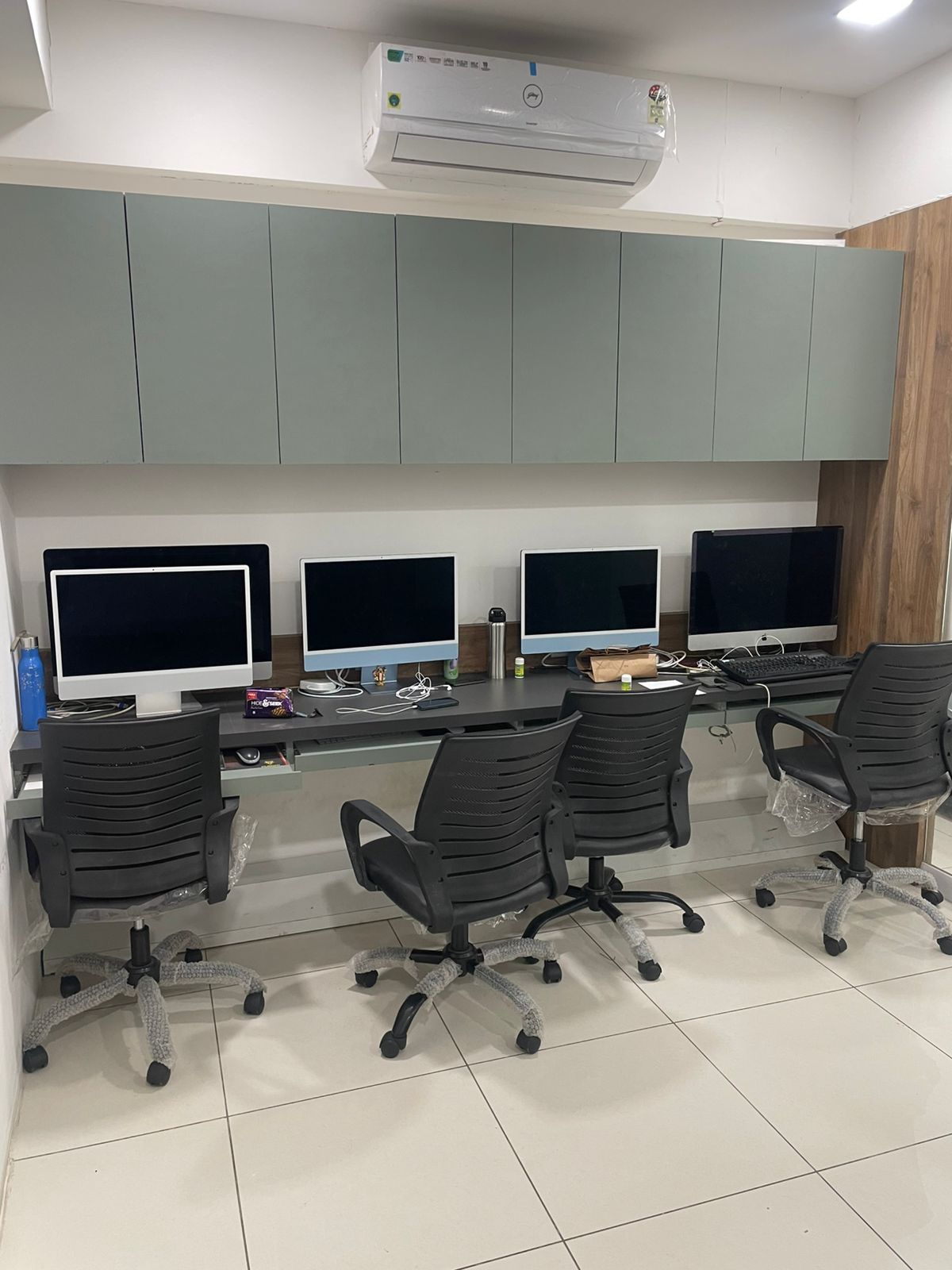 570 Sq. Ft. Commercial Office for Rent in Prahladnagar Ahmedabad - Media 2
