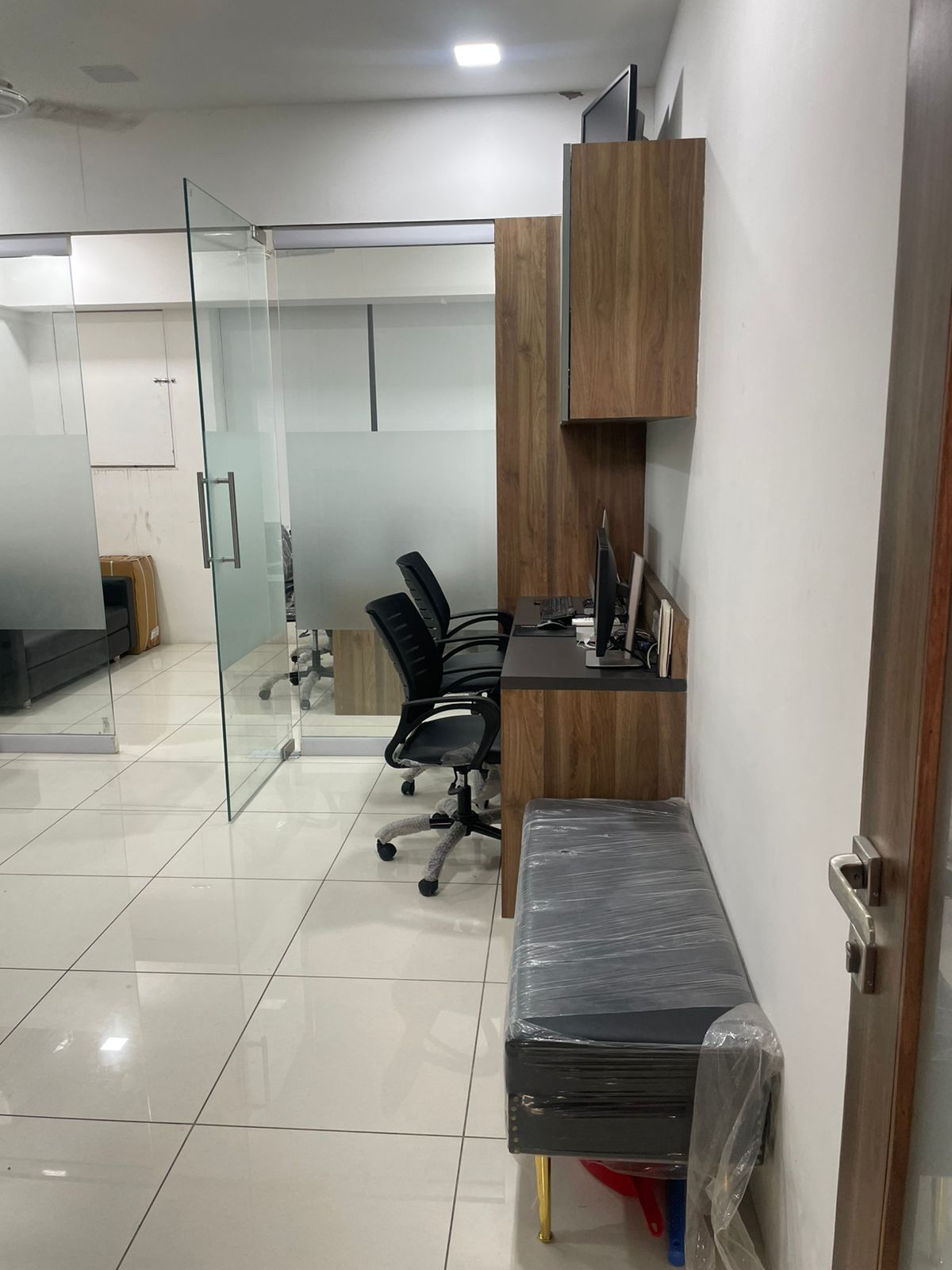 570 Sq. Ft. Commercial Office for Rent in Prahladnagar Ahmedabad - Media 4