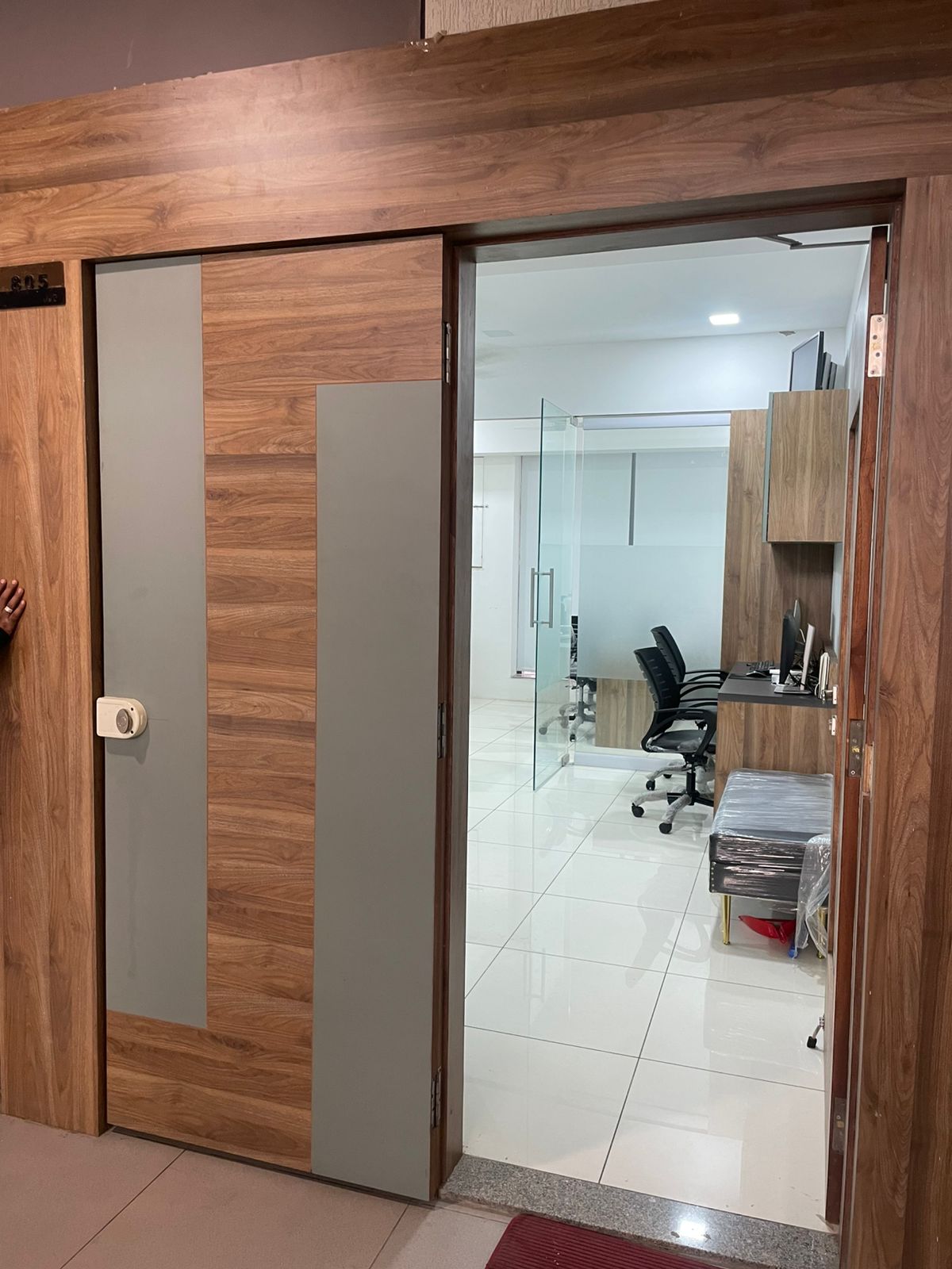 570 Sq. Ft. Commercial Office for Rent in Prahladnagar Ahmedabad - Media 5