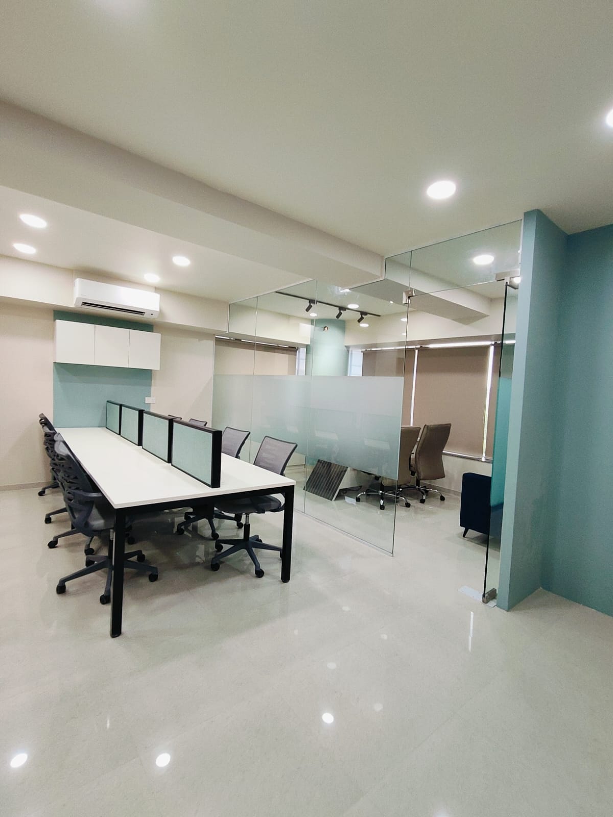 921 Sq. Ft. Commercial Office for Rent in Thaltej Ahmedabad - Media 11