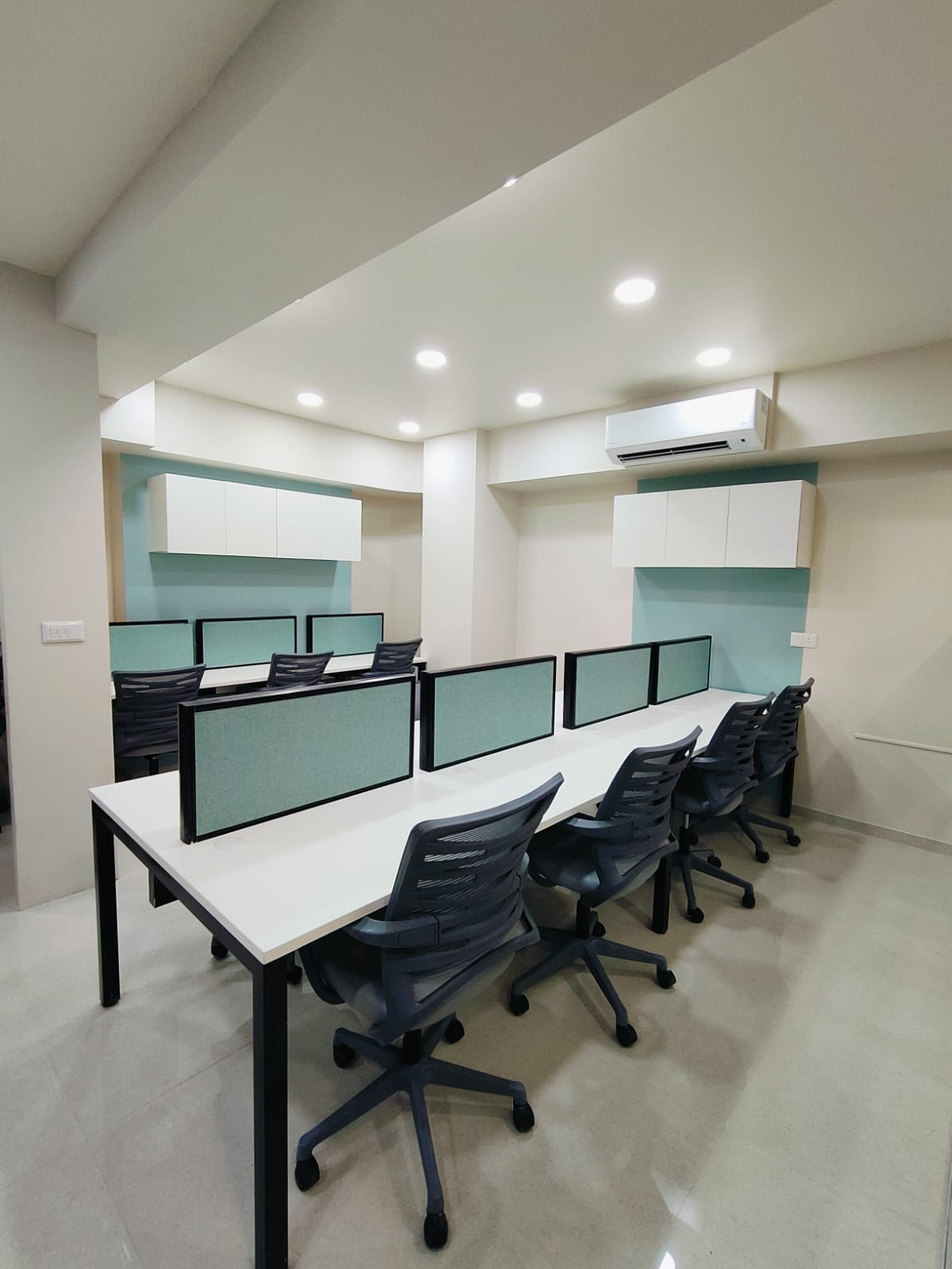 921 Sq. Ft. Commercial Office for Rent in Thaltej Ahmedabad - Media 20