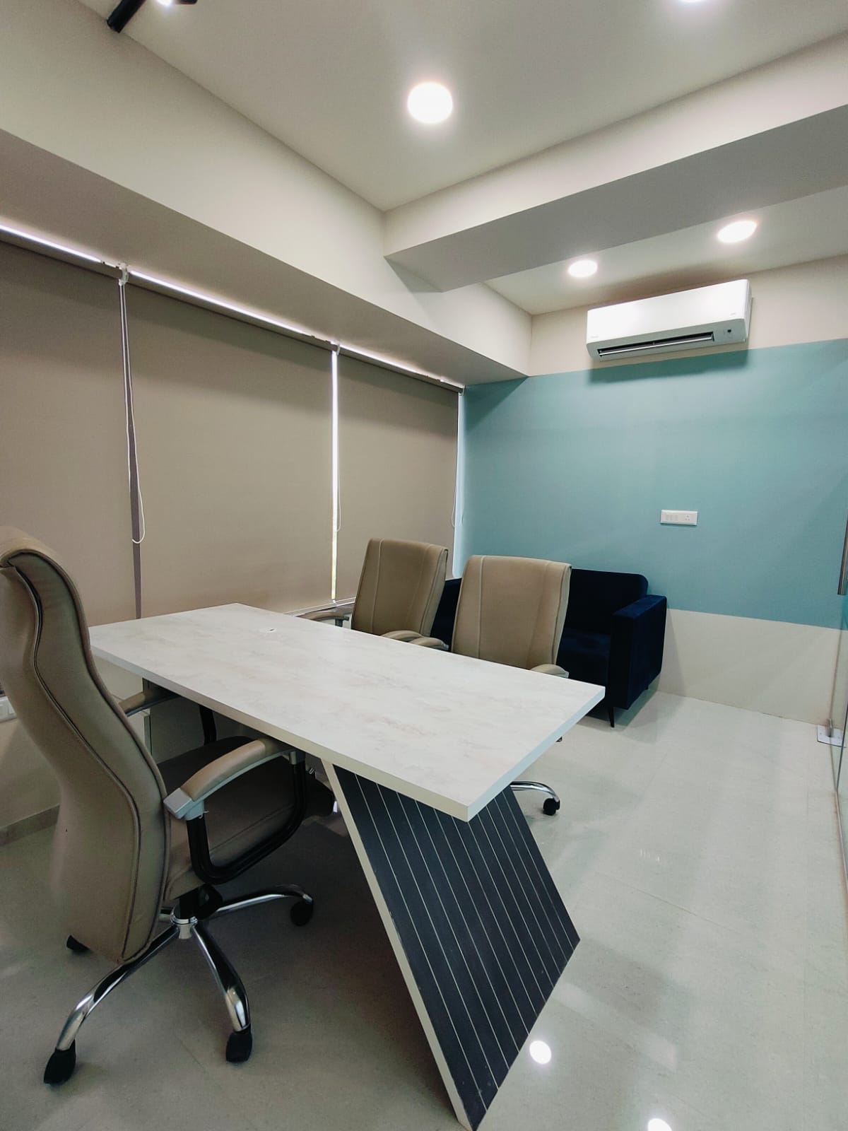 921 Sq. Ft. Commercial Office for Rent in Thaltej Ahmedabad - Media 18