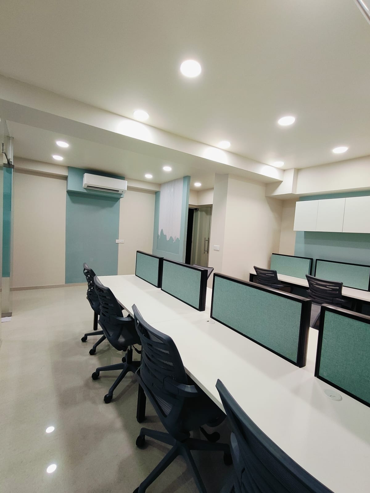 921 Sq. Ft. Commercial Office for Rent in Thaltej Ahmedabad
