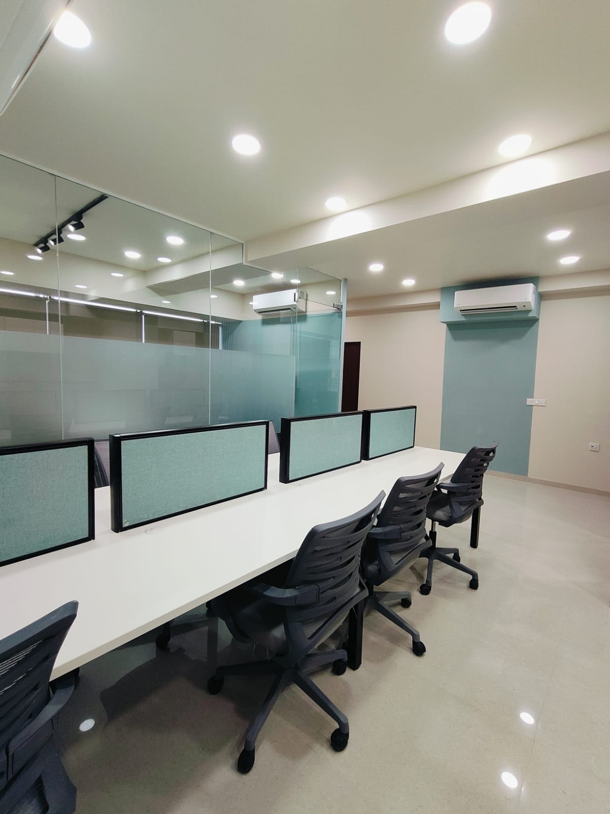 921 Sq. Ft. Commercial Office for Rent in Thaltej Ahmedabad - Media 10