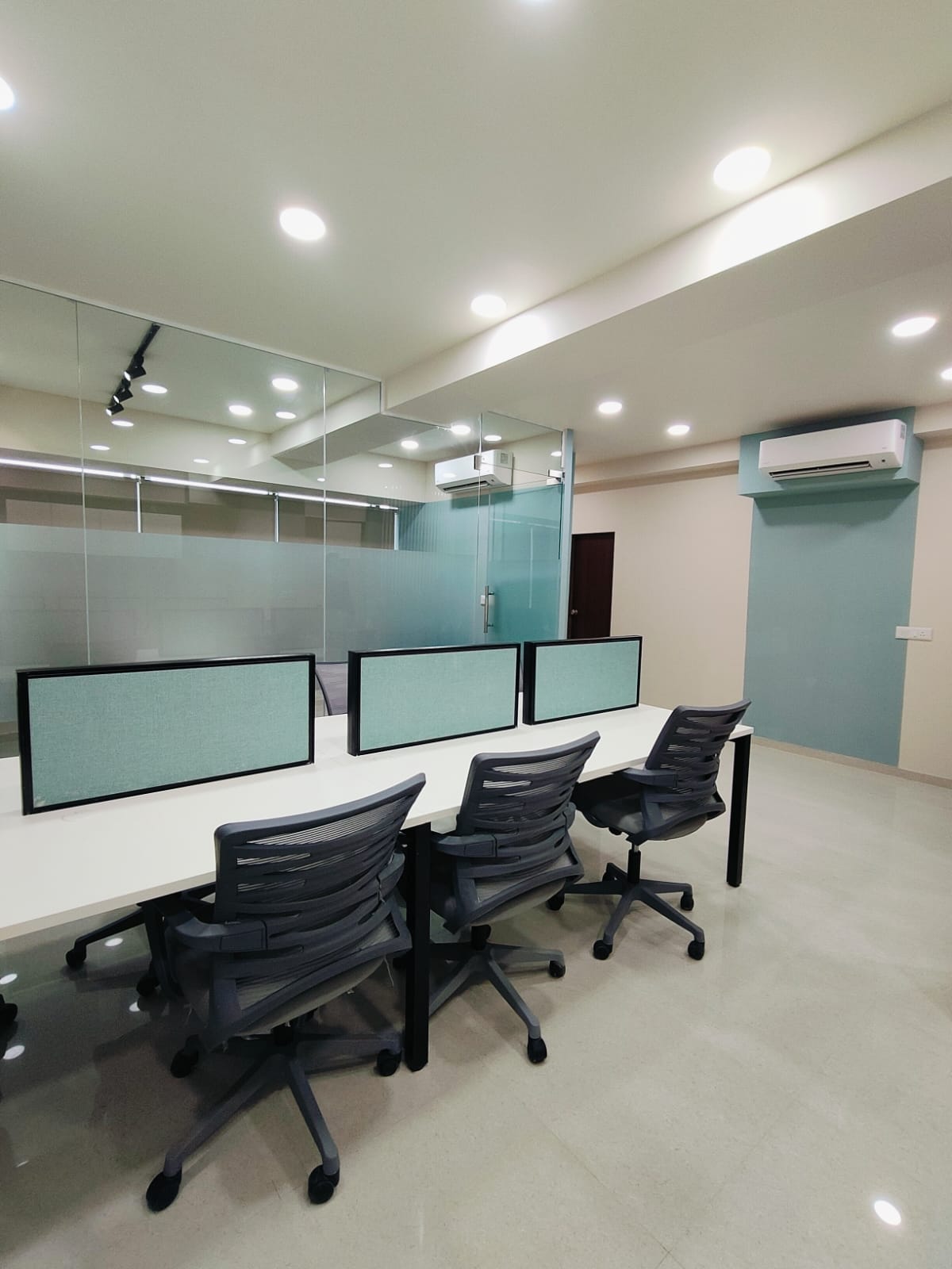 921 Sq. Ft. Commercial Office for Rent in Thaltej Ahmedabad - Media 9