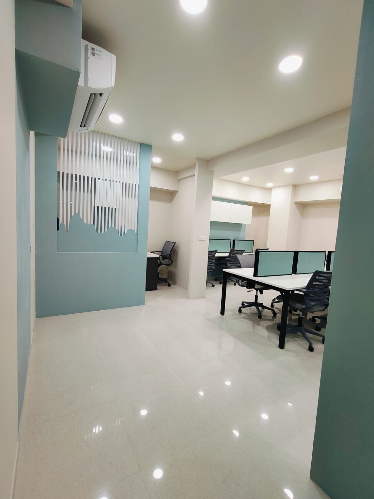 921 Sq. Ft. Commercial Office for Rent in Thaltej Ahmedabad - Media 8