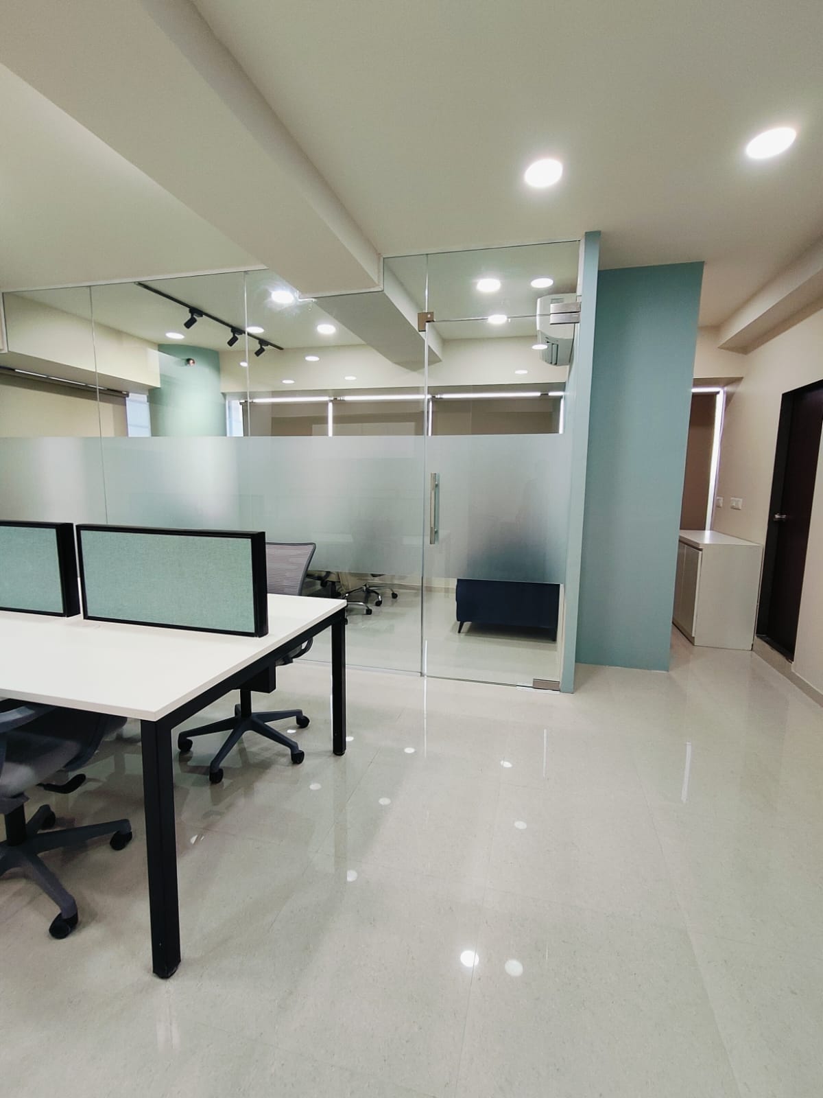 921 Sq. Ft. Commercial Office for Rent in Thaltej Ahmedabad - Media 7