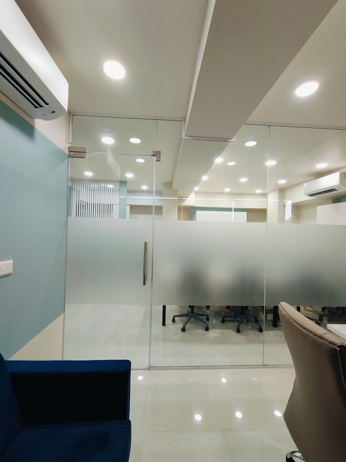 921 Sq. Ft. Commercial Office for Rent in Thaltej Ahmedabad - Media 6
