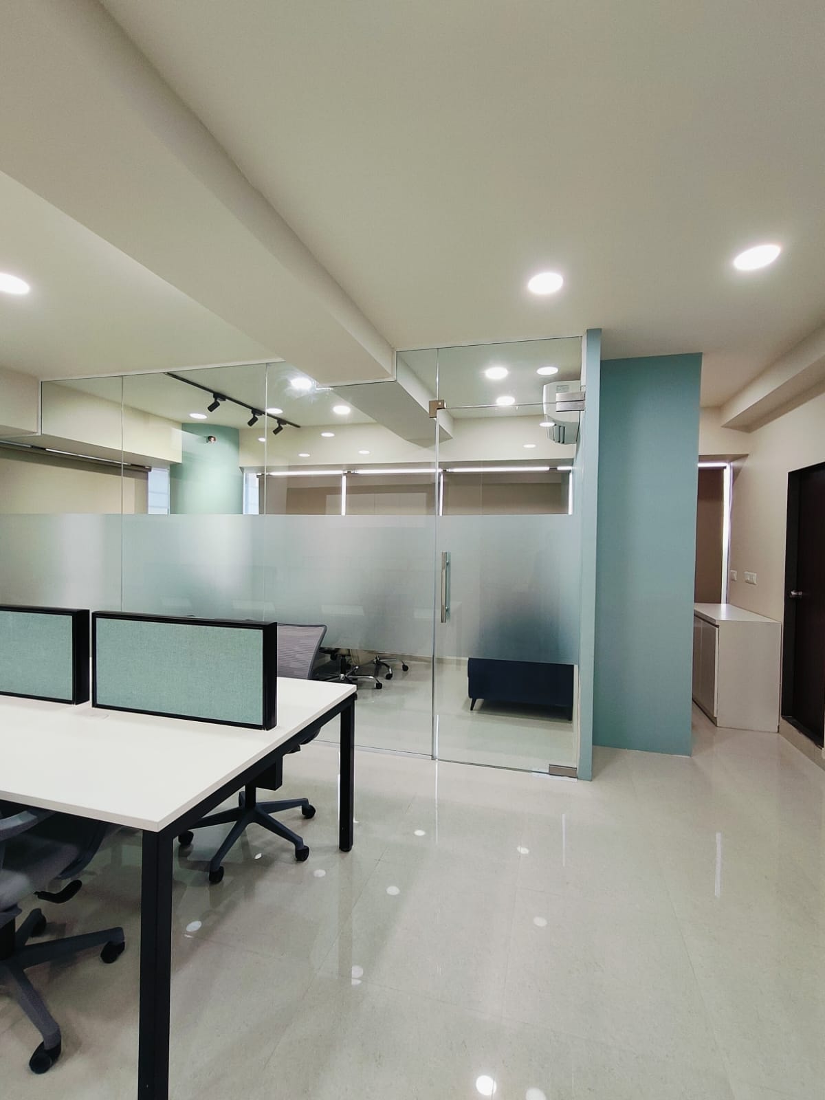921 Sq. Ft. Commercial Office for Rent in Thaltej Ahmedabad - Media 5
