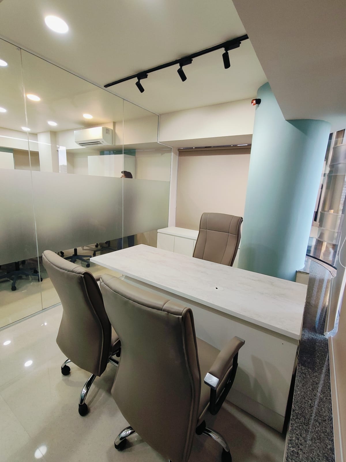 921 Sq. Ft. Commercial Office for Rent in Thaltej Ahmedabad - Media 4
