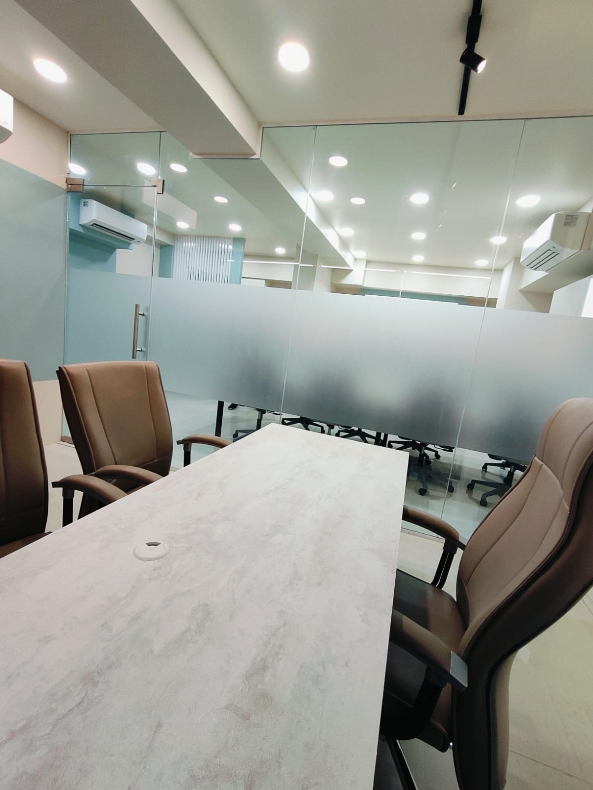 921 Sq. Ft. Commercial Office for Rent in Thaltej Ahmedabad - Media 3