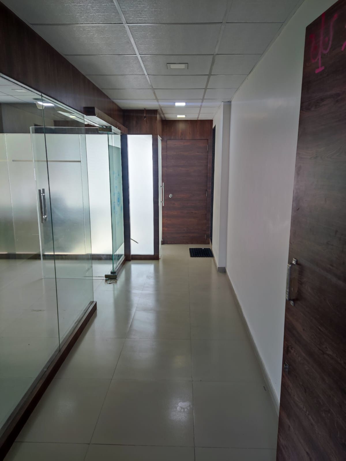 765 Sq. Ft. Commercial Office for Rent in Iscon Ambli Road Ahmedabad - Media 4