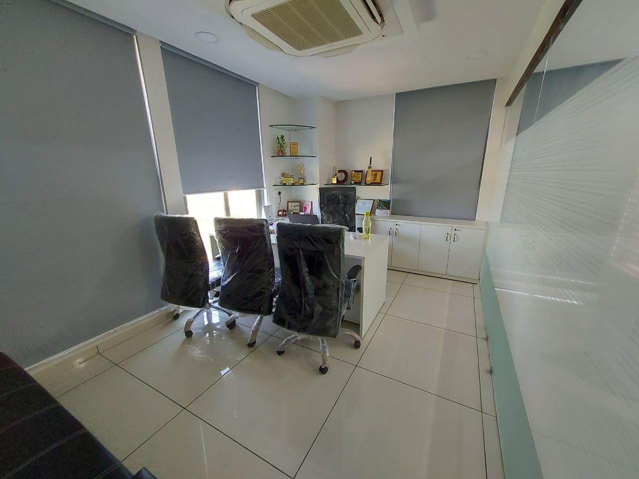 1556 Sq. Ft. Commercial Office for Rent in Vastrapur Ahmedabad - Media 18