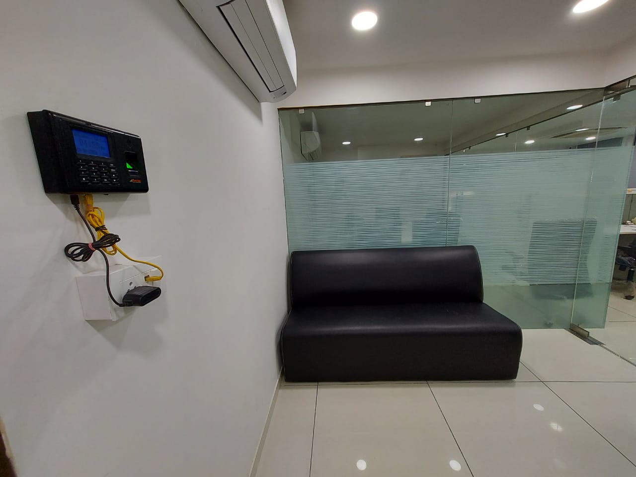 1556 Sq. Ft. Commercial Office for Rent in Vastrapur Ahmedabad - Media 4