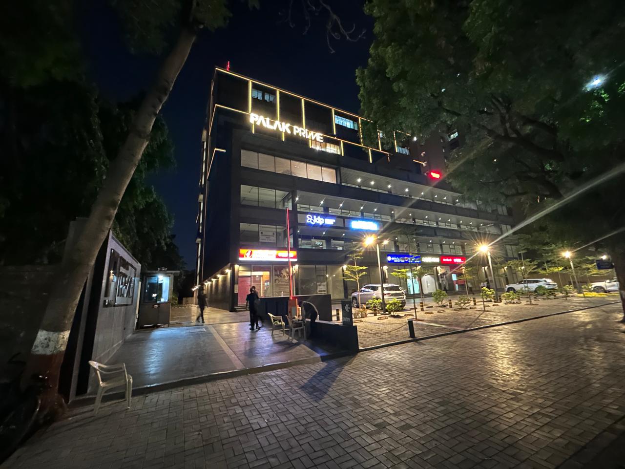 1415 Sq. Ft. Commercial Office for Rent in Iscon Ambli Road Ahmedabad